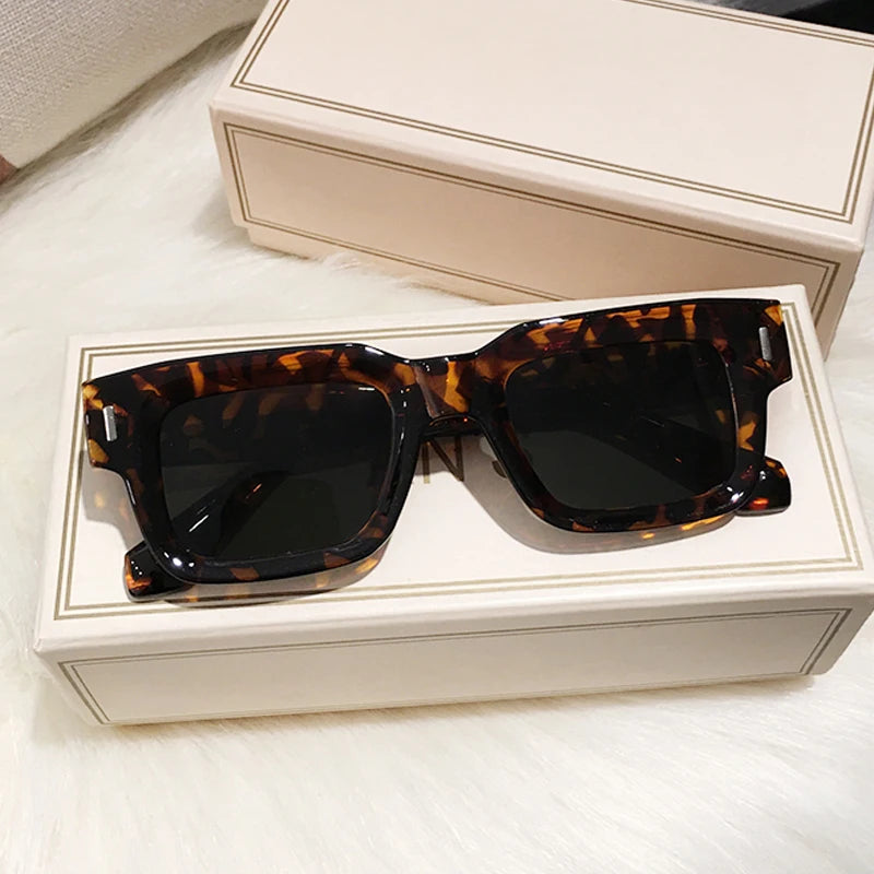 Brand Designer Square Sunglasses Women Men Ocean Color Shades Sun Glasses Female Fashion Rectangle Rivet Oculos De Sol 
